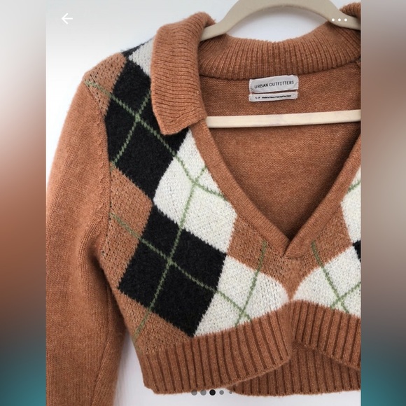 Urban Outfitters Argyle Cropped V neck Sweater - Picture 2 of 5